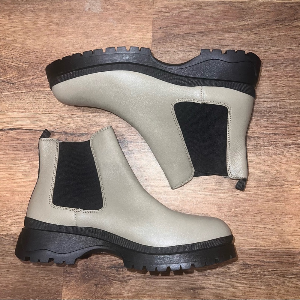 Linea Paolo Cream and Black Chelsea Boots‎